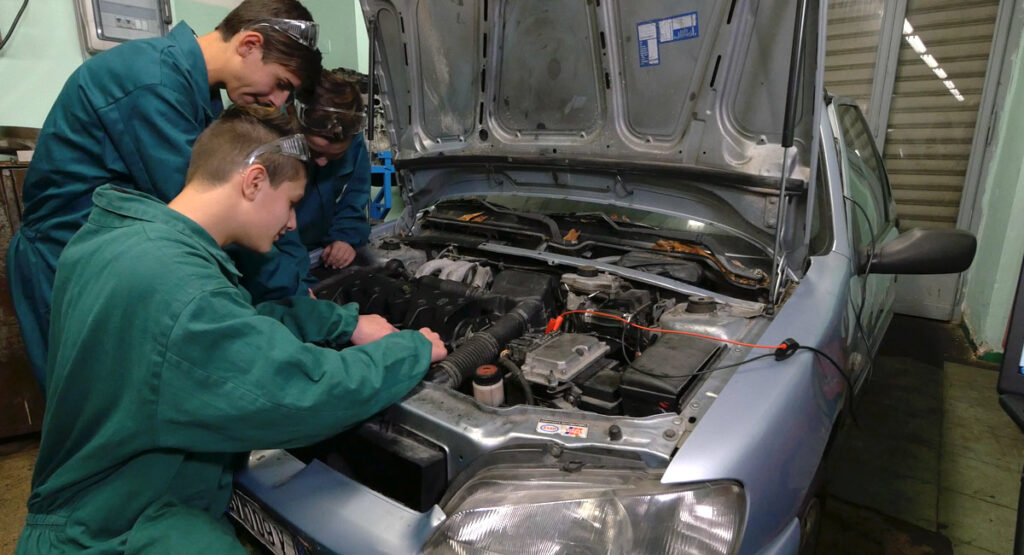 Riparazione veicoli a motore